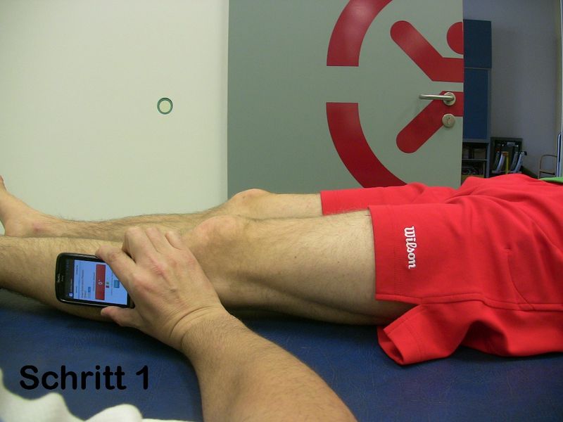 Messung der Knie-Extension mit dem Smartphone am Unterschenkel